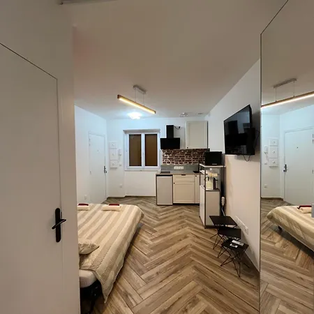 Apartment A Louer Sur L Application A I R B N B - Le Petit Fer A Cheval Centre-ville *